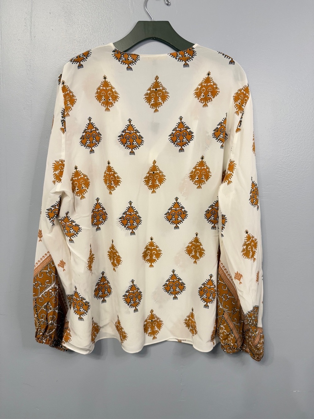 #17) NEW Kobi Halperin Silk Cream Blouse with Orange Medallion Print - Picture 4 of 8